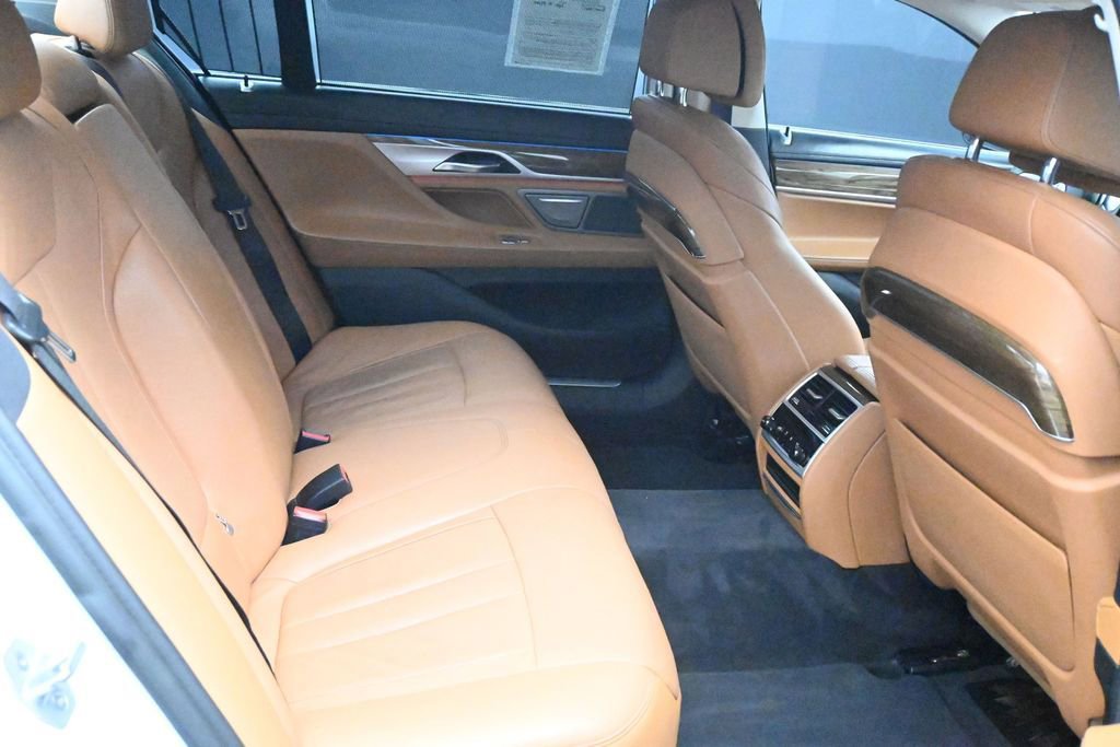 Used 2019 BMW 740i w/ Executive Package RWD image 11