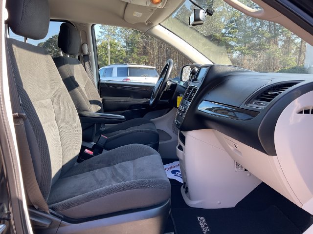 Used 2017 Dodge Grand Caravan SE w/ Power Window Group FWD image 13