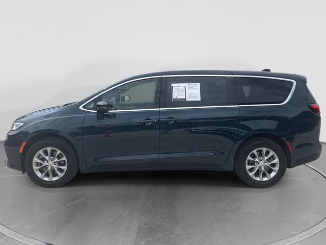 Used 2025 Chrysler Pacifica Select AWD/4WD image 5