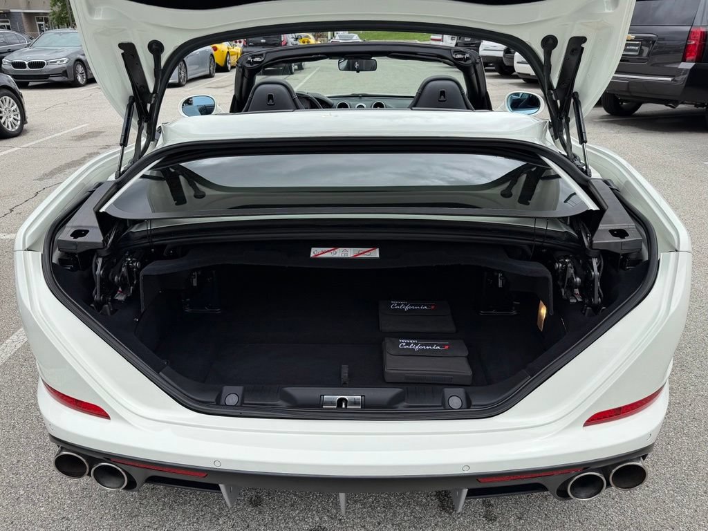 Used 2015 Ferrari California T RWD image 20