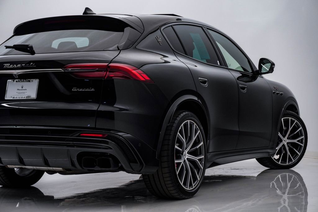 Certified 2023 Maserati Grecale Trofeo image 10