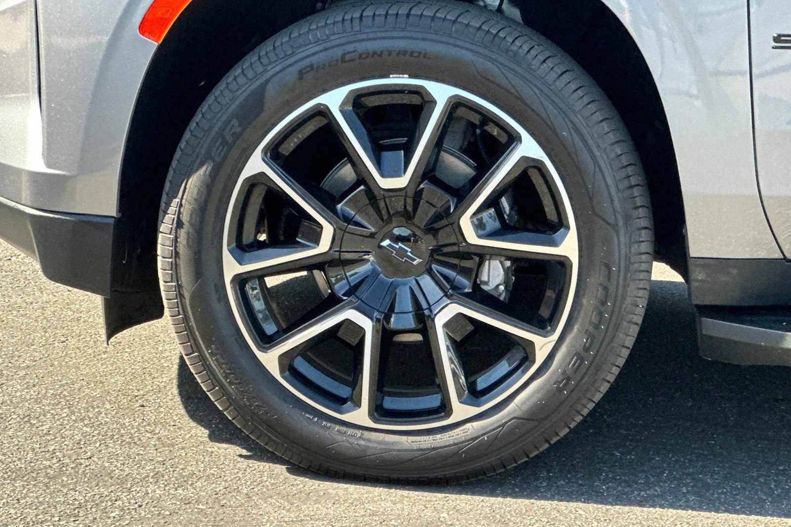 Certified 2022 Chevrolet Suburban RST w/ Sport Performance Package AWD/4WD image 29