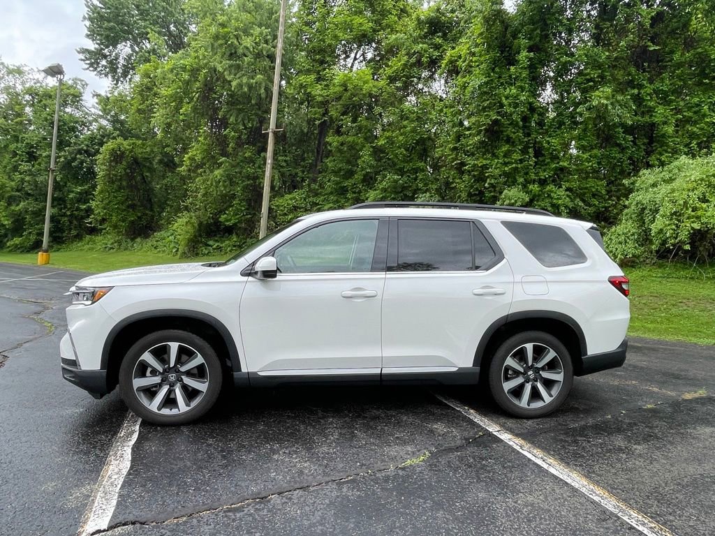 Used 2025 Honda Pilot Touring image 6