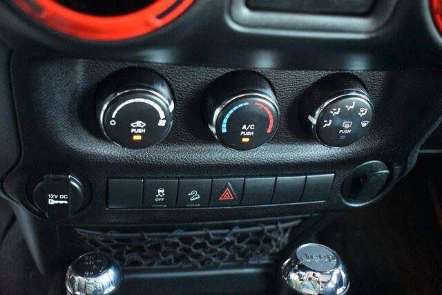 Used 2018 Jeep Wrangler Unlimited Sport w/ Connectivity Group AWD/4WD image 24