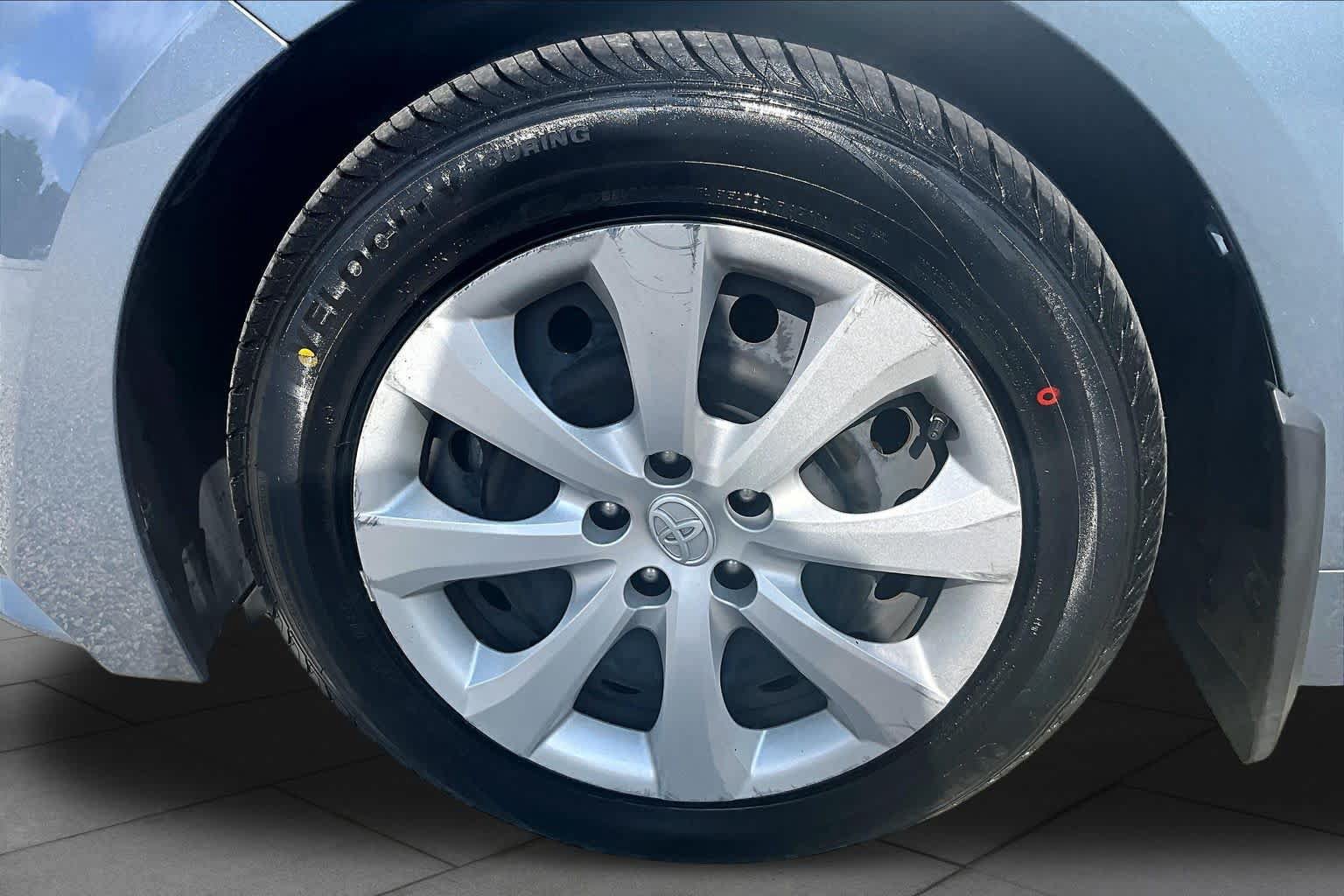 Used 2021 Toyota Corolla LE w/ Carpet Mat Package (TMS) FWD image 11