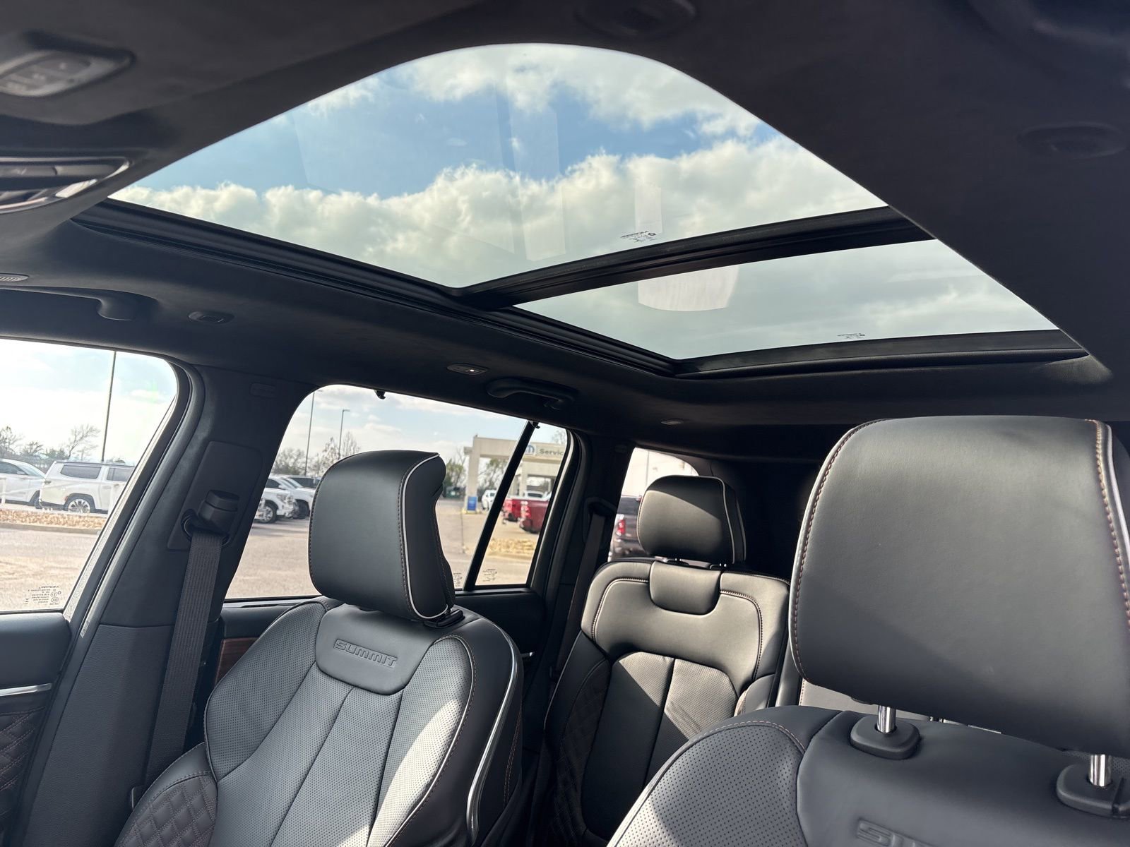 New 2025 Jeep Grand Cherokee Summit image 11