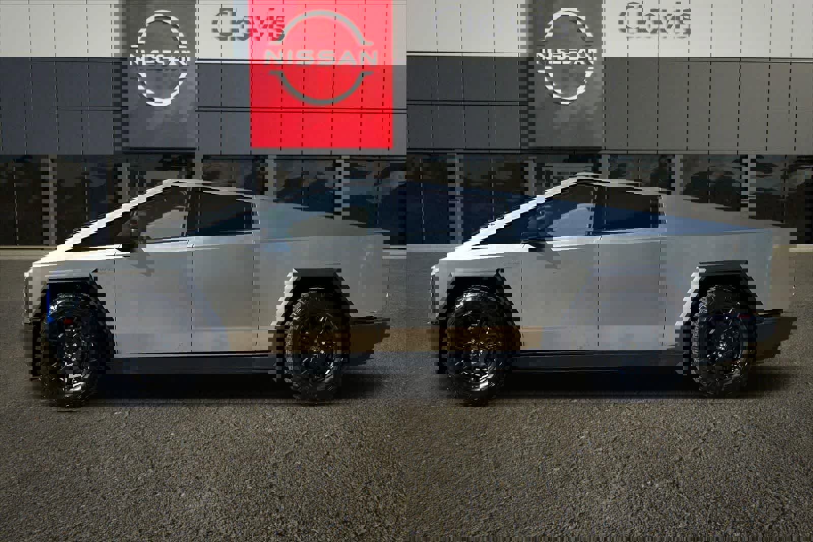 Used 2024 Tesla Cybertruck AWD Crew Cab image 6