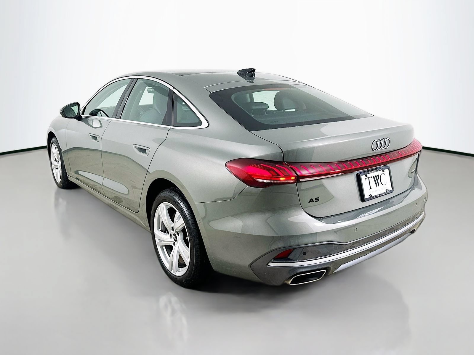 Used 2025 Audi A5 2.0T Premium Plus w/ Premium Plus AWD/4WD image 7