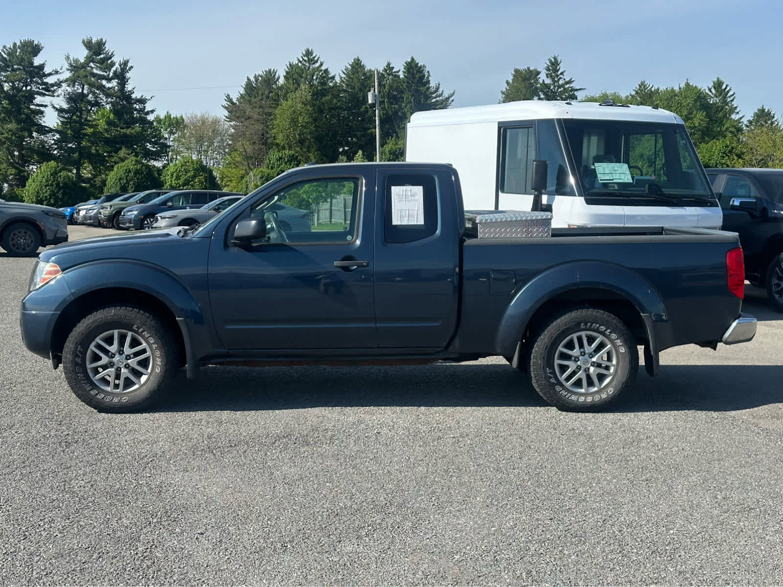 Used 2015 Nissan Frontier SV AWD/4WD image 4