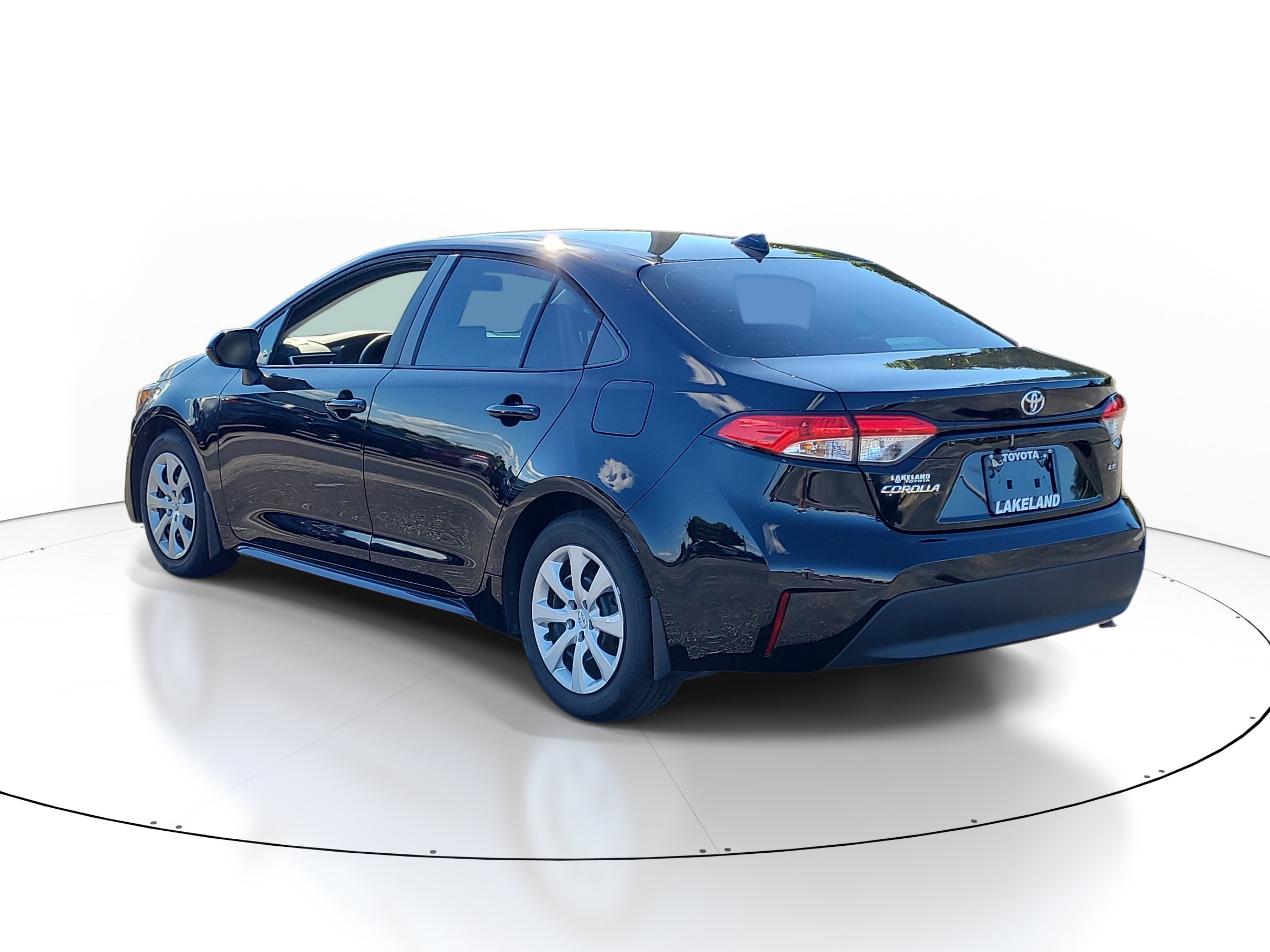Certified 2025 Toyota Corolla LE FWD image 5