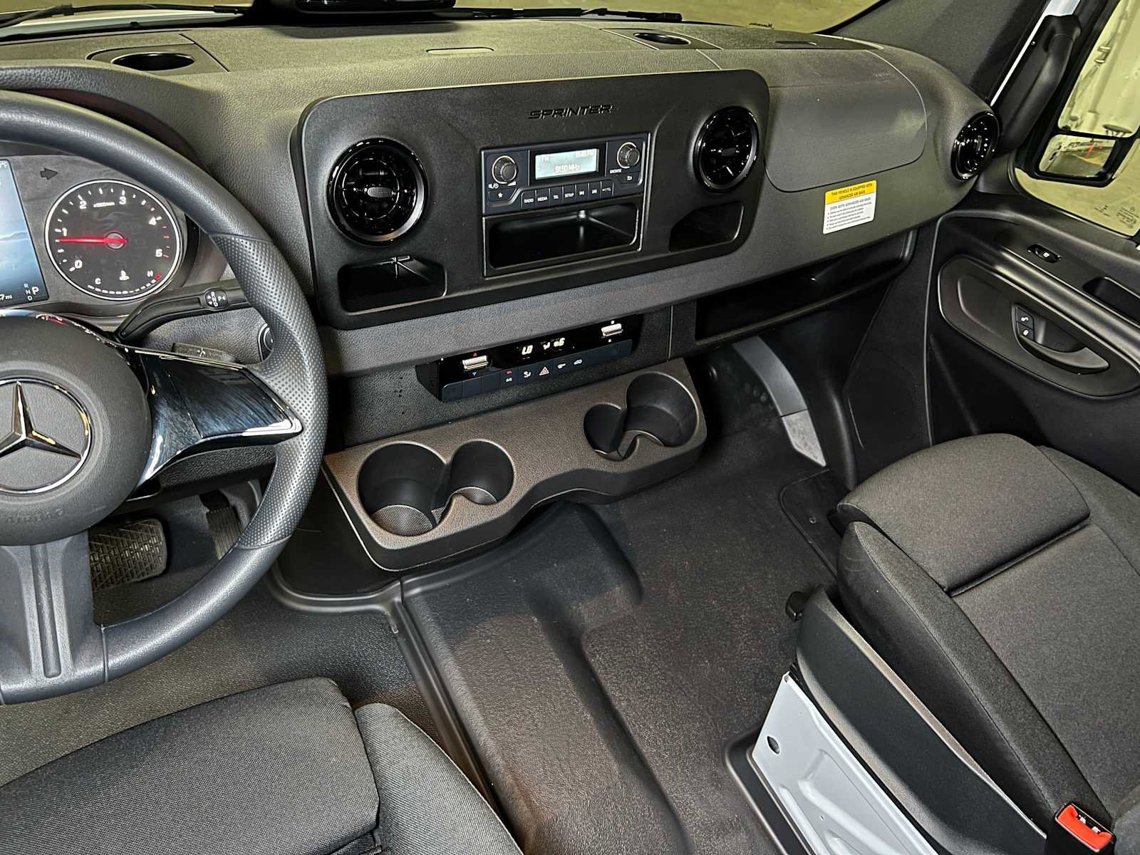 Used 2025 Mercedes-Benz Sprinter 2500 image 30