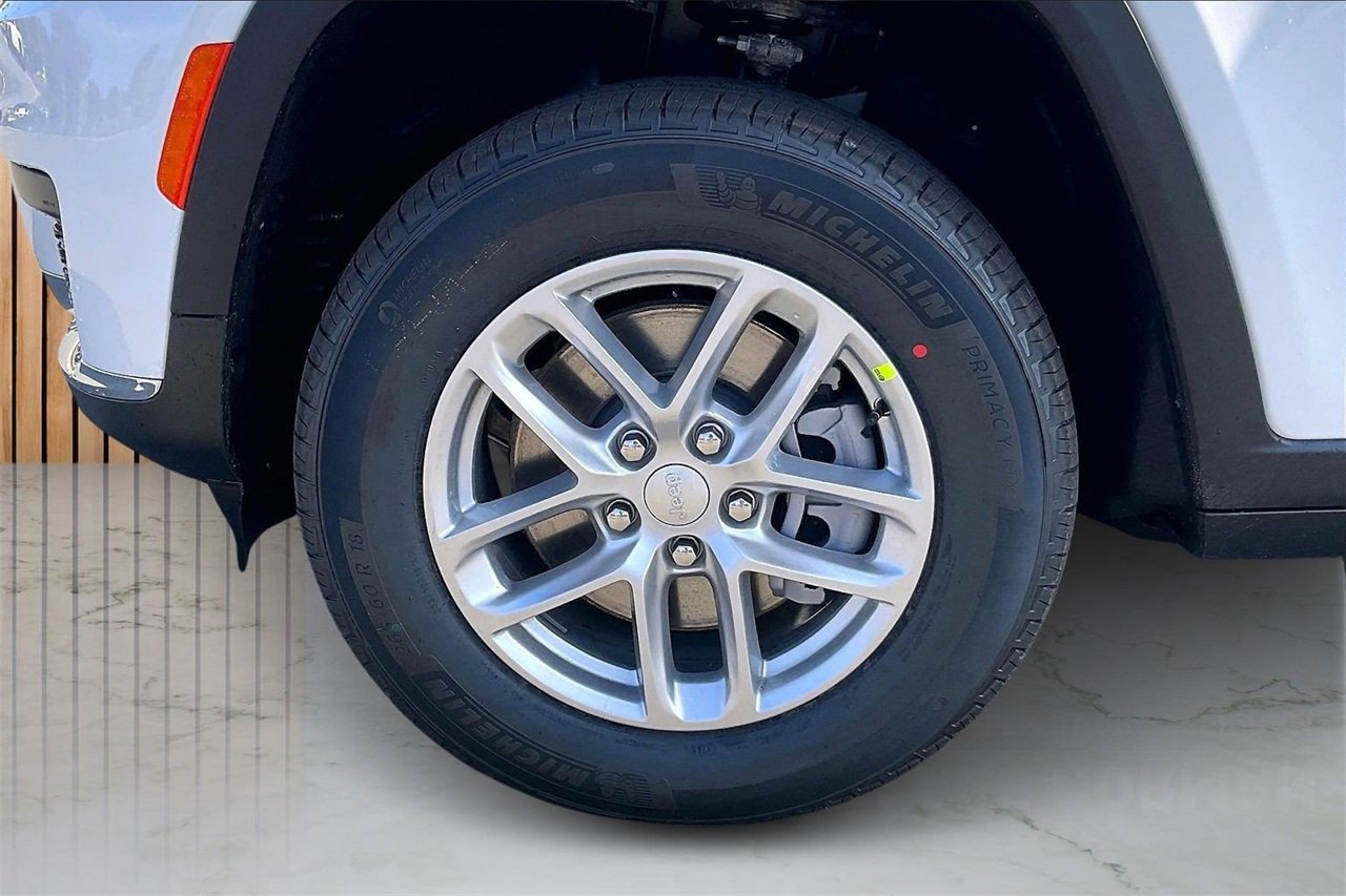 New 2025 Jeep Grand Cherokee L Laredo w/ Luxury Tech Group I image 33