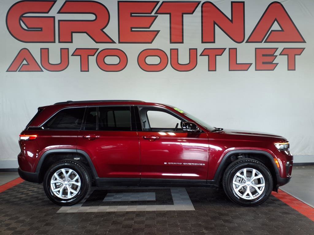Used 2023 Jeep Grand Cherokee Limited image 1