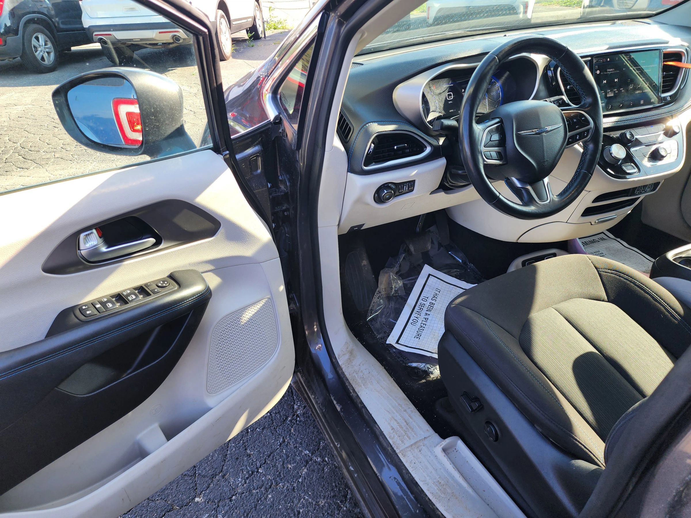 Used 2021 Chrysler Pacifica Touring w/ Cold Weather Group image 23