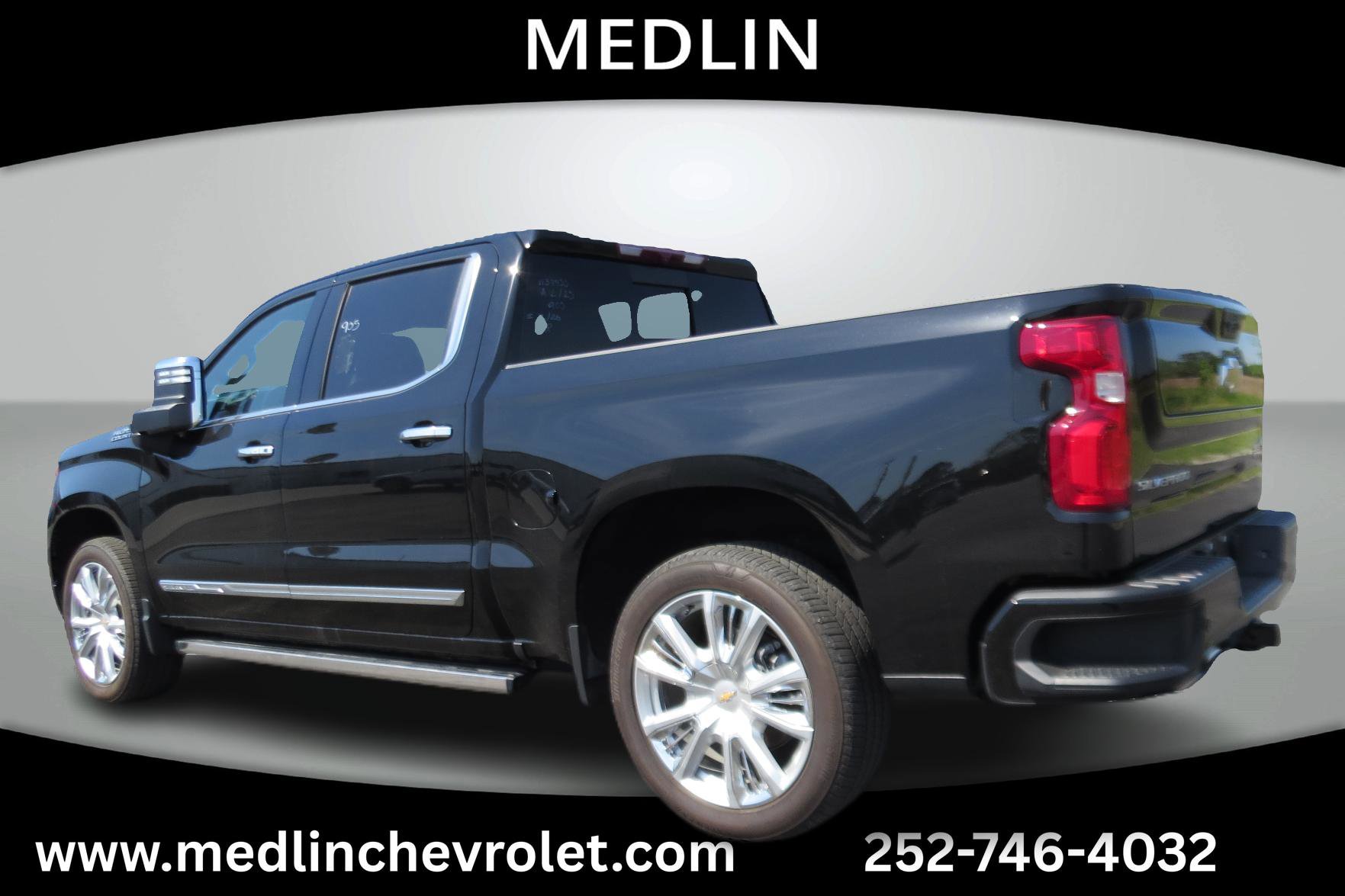 Used 2025 Chevrolet Silverado 1500 High Country w/ High Country Premium Package AWD/4WD image 5