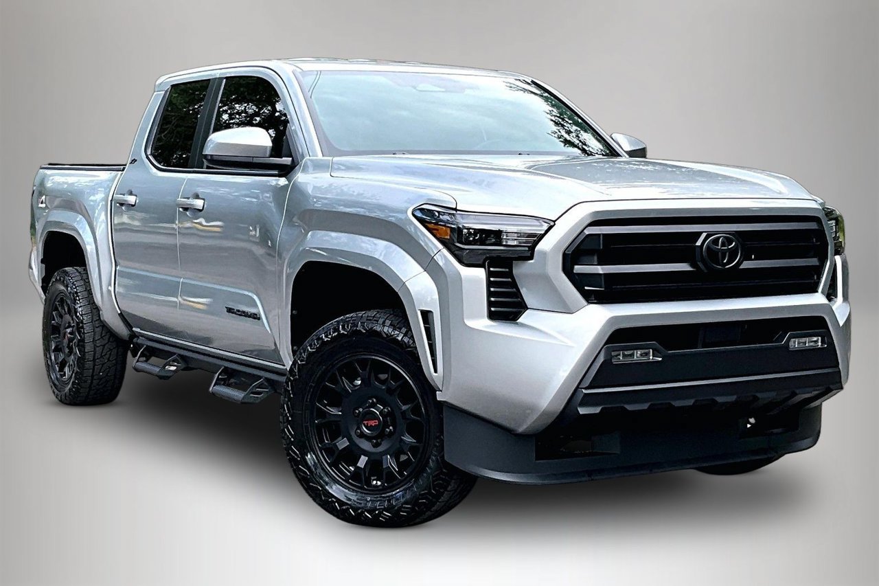 Used 2025 Toyota Tacoma SR5 AWD/4WD image 2
