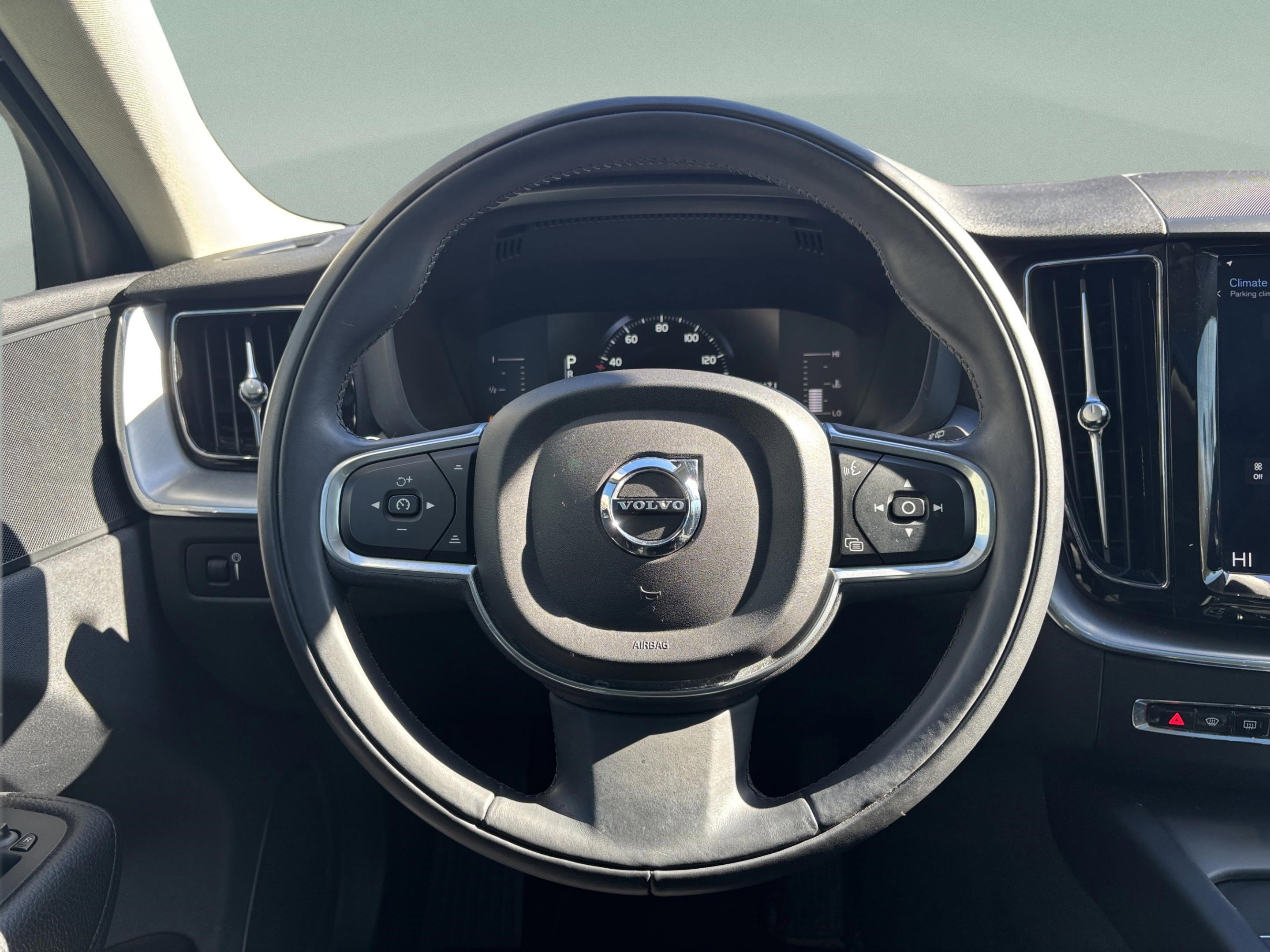 Used 2018 Volvo XC60 T5 Momentum w/ Protection Package Premier image 8