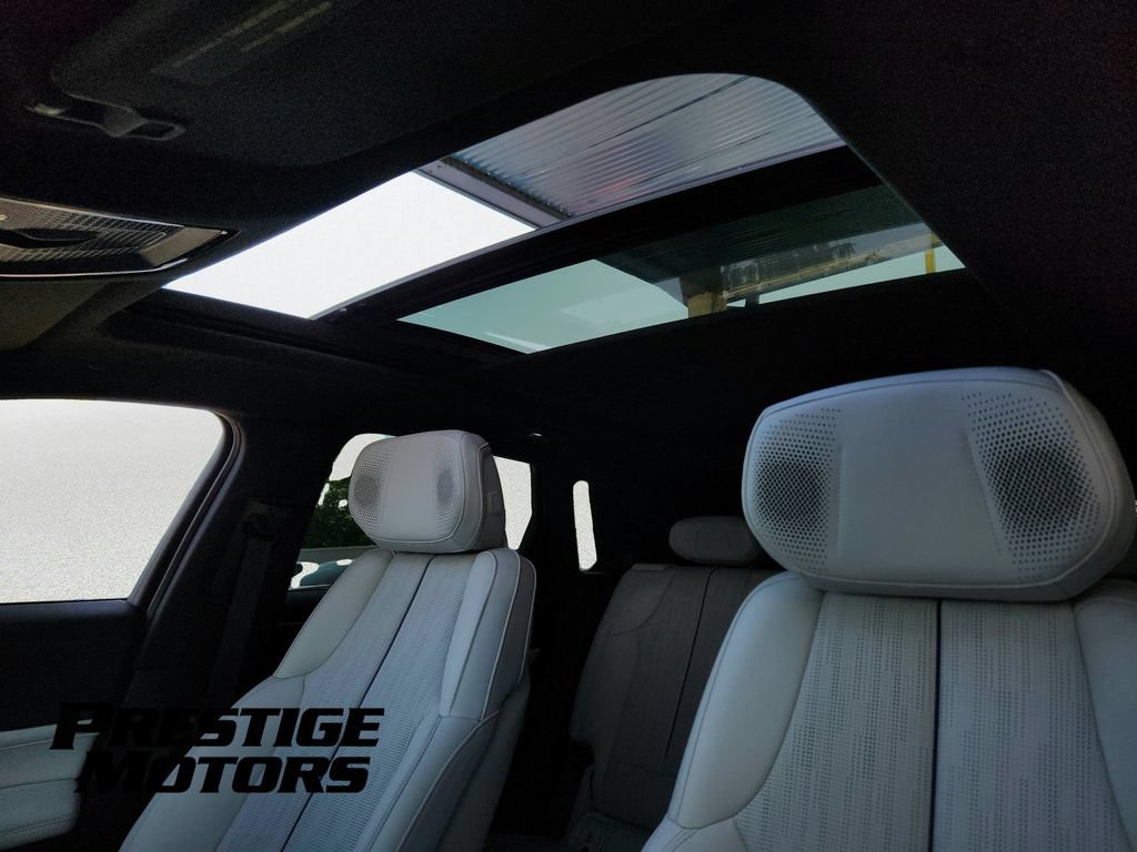 Used 2024 Cadillac Lyriq Sport AWD/4WD image 18
