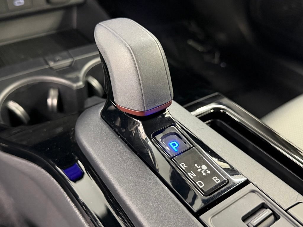 Used 2025 Toyota Prius Plug-In Hybrid FWD image 31
