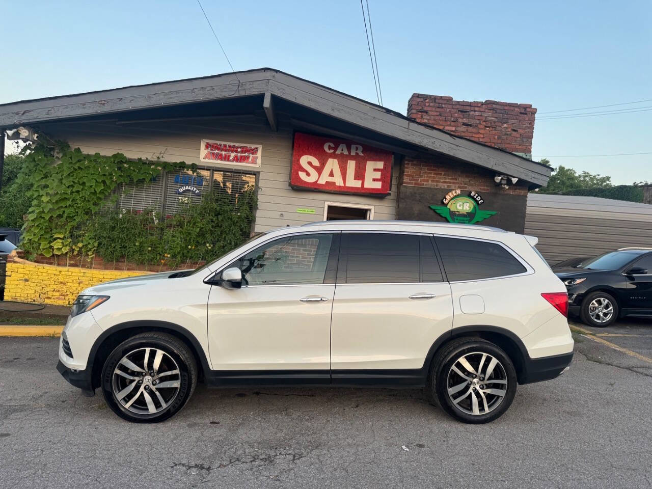 Used 2018 Honda Pilot Touring image 2