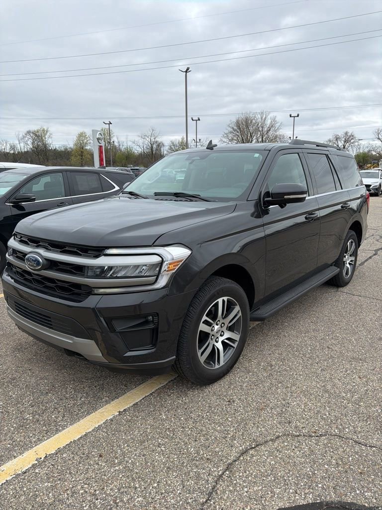 Used 2024 Ford Expedition XLT AWD/4WD image 1