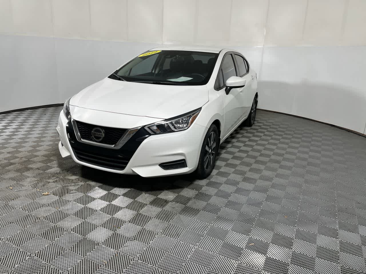 Used 2022 Nissan Versa SV FWD image 4