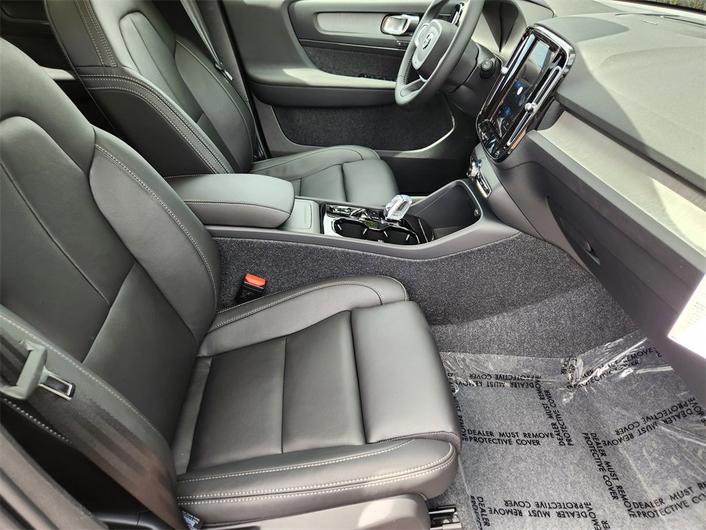 New 2025 Volvo XC40 B5 Ultra w/ Climate Package image 18