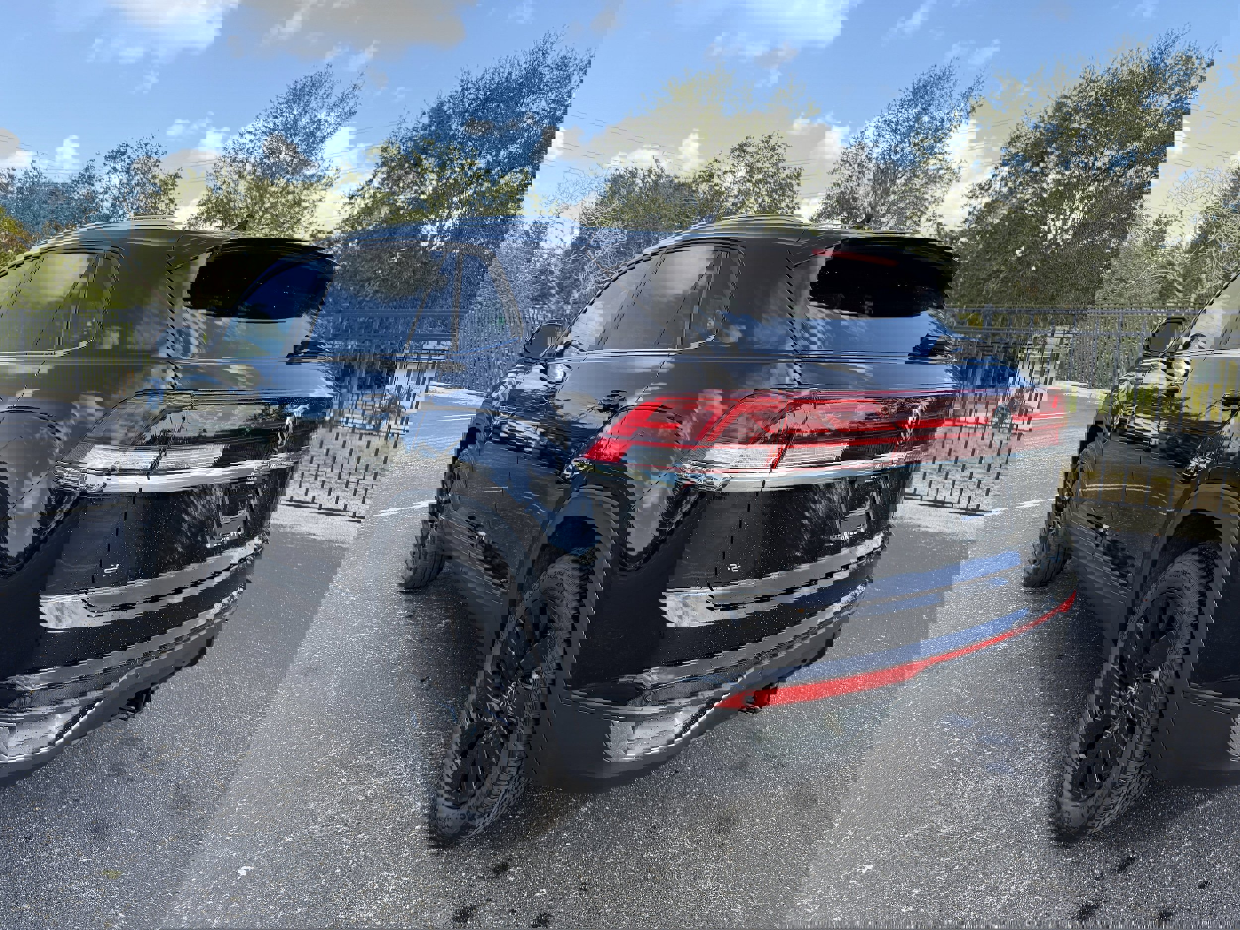 New 2026 Volkswagen Atlas Cross Sport SE FWD image 5