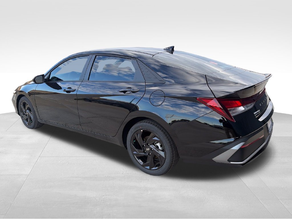 New 2026 Hyundai Elantra SEL Sport FWD image 4