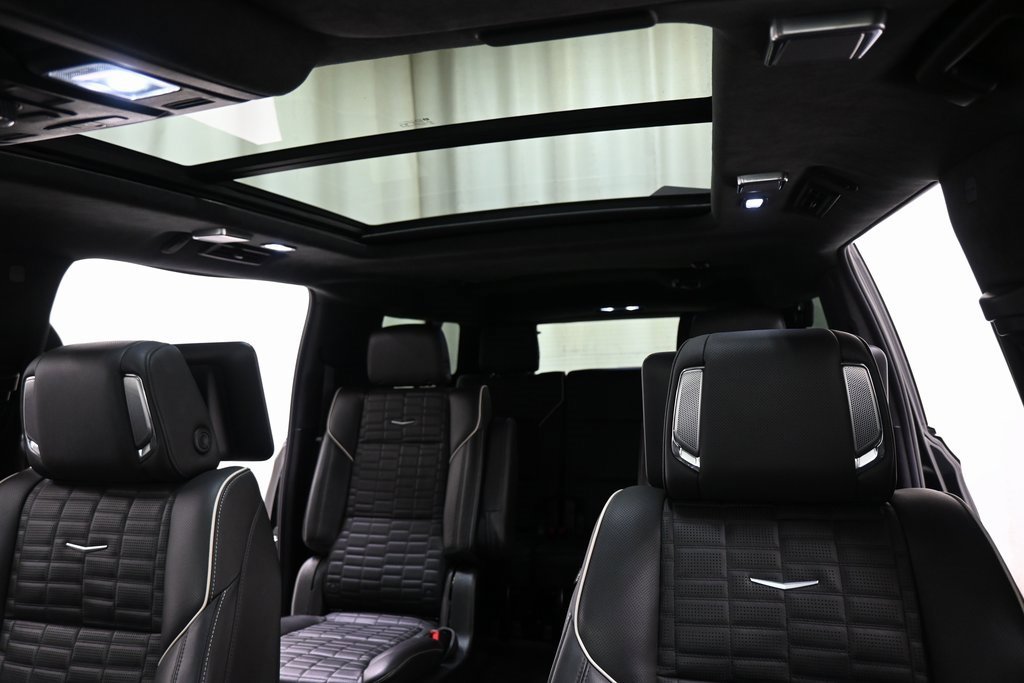 Used 2023 Cadillac Escalade ESV Sport Platinum image 4