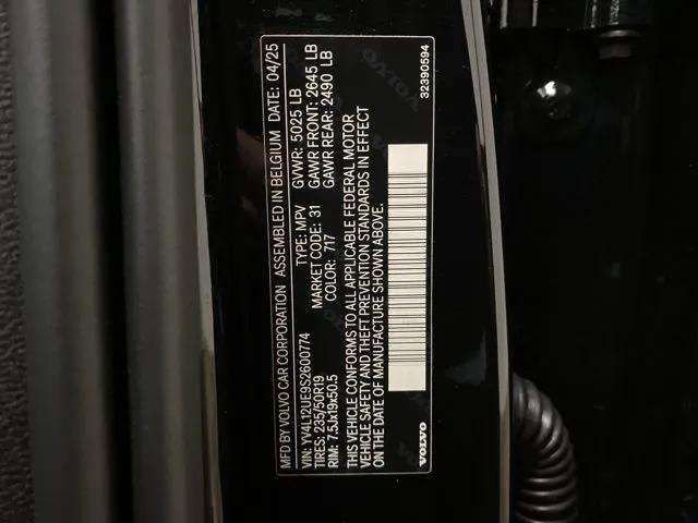 Used 2025 Volvo XC40 B5 Plus image 92