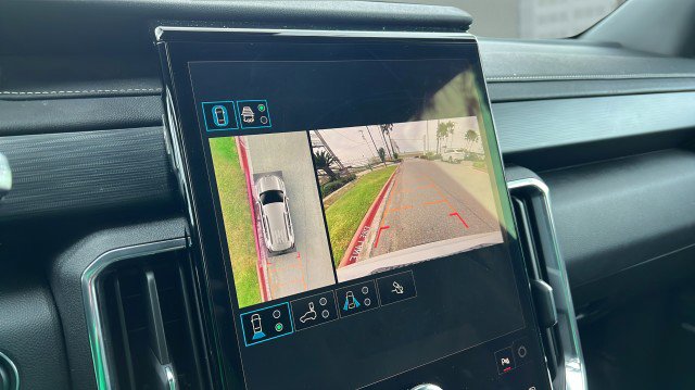 Used 2025 GMC Acadia Elevation image 16