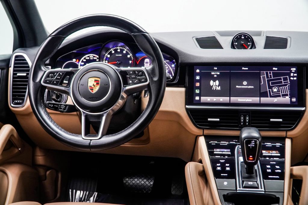 Used 2023 Porsche Cayenne Platinum Edition image 16