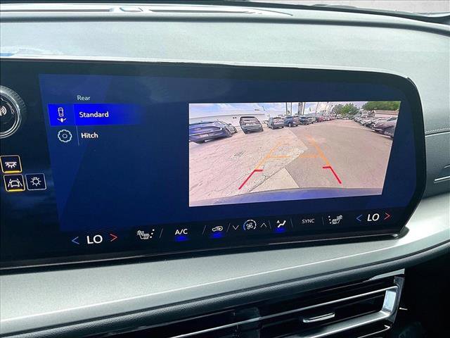 Used 2026 Chevrolet Traverse LT FWD image 22