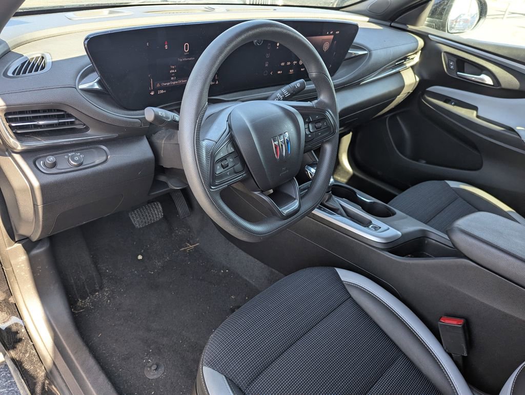 Used 2025 Buick Envista Preferred FWD image 23