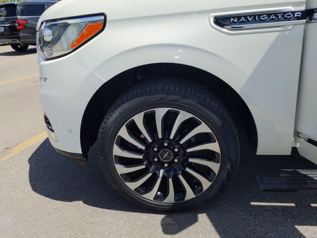 Used 2022 Lincoln Navigator L Black Label AWD/4WD image 34