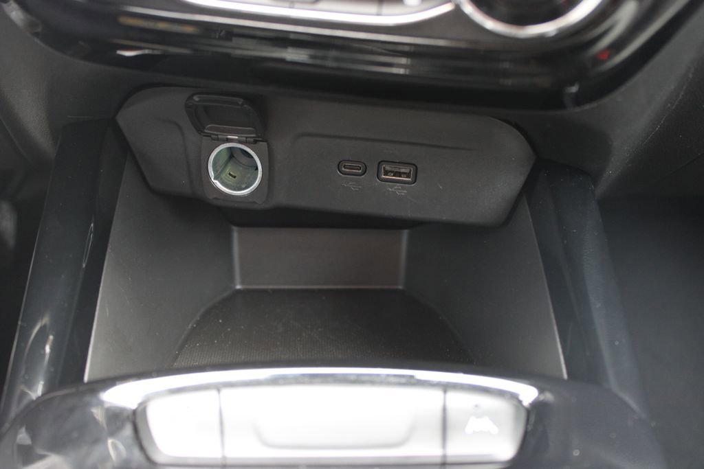 Used 2025 Chevrolet Trax LT w/ LT Convenience Package image 41