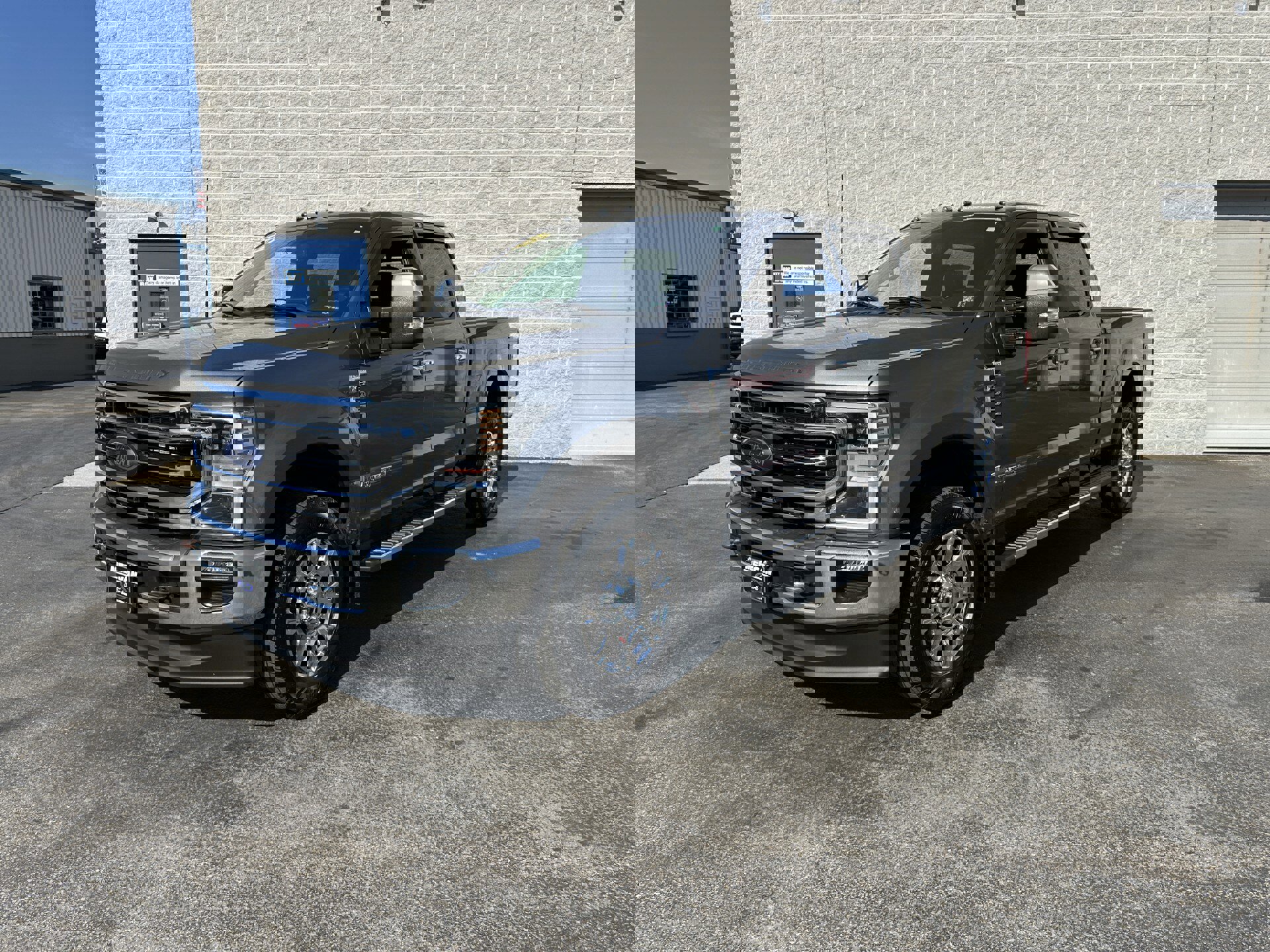 Used 2022 Ford F350 Lariat w/ Lariat Ultimate Package image 2