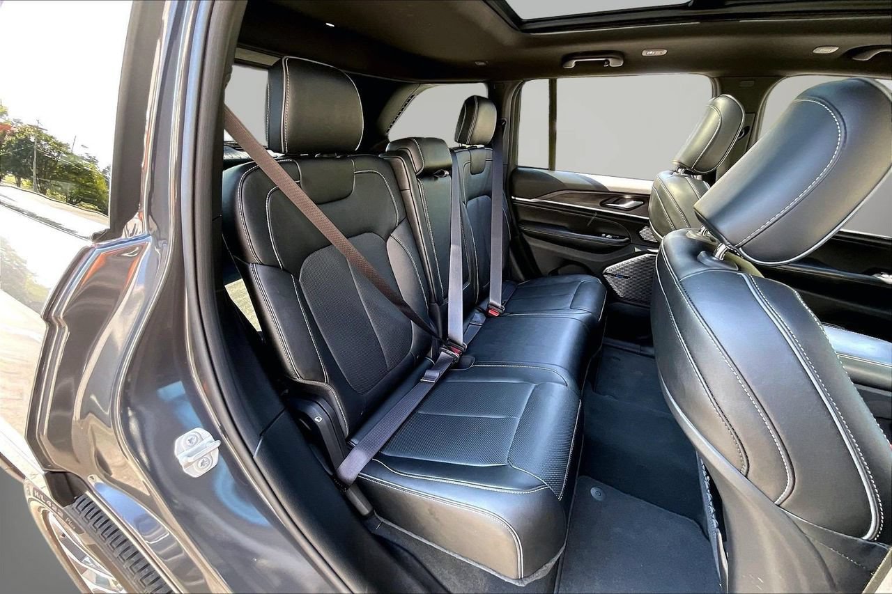Certified 2023 Jeep Grand Cherokee Overland AWD/4WD image 25