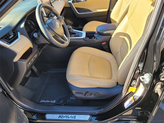 Used 2019 Toyota RAV4 Limited image 12