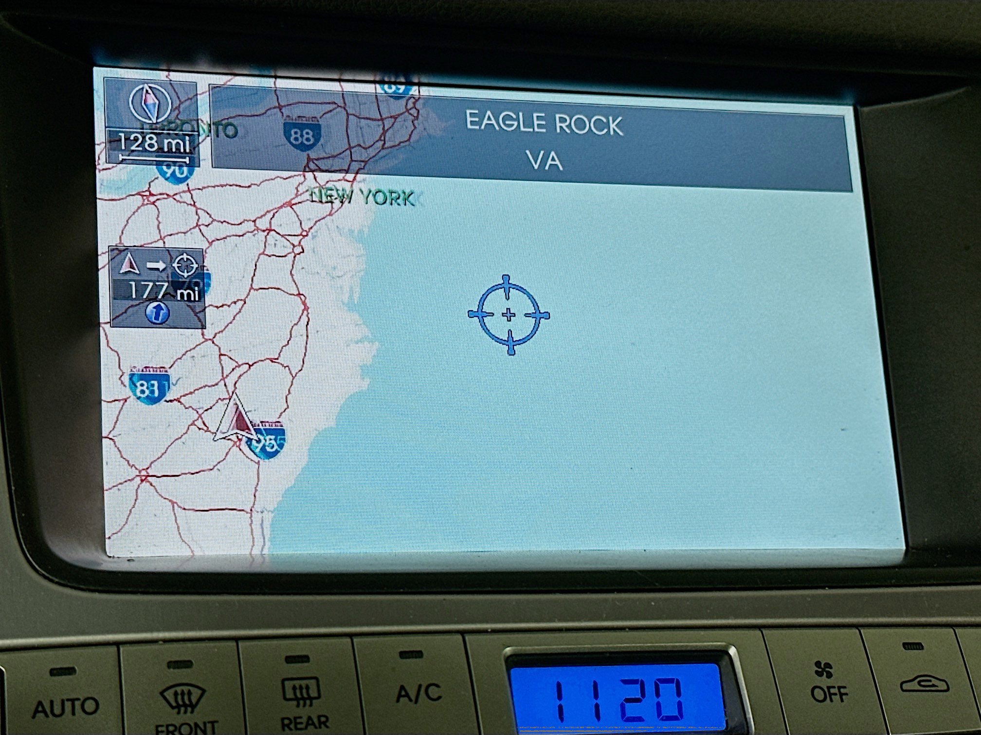 Used 2010 Hyundai Genesis 3.8 w/ Technology Pkg 4 image 22