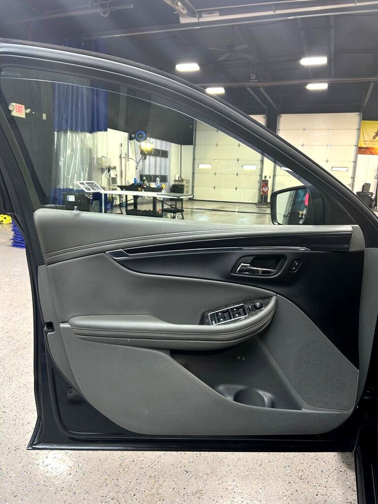 Used 2014 Chevrolet Impala LT w/ Convenience Package image 11