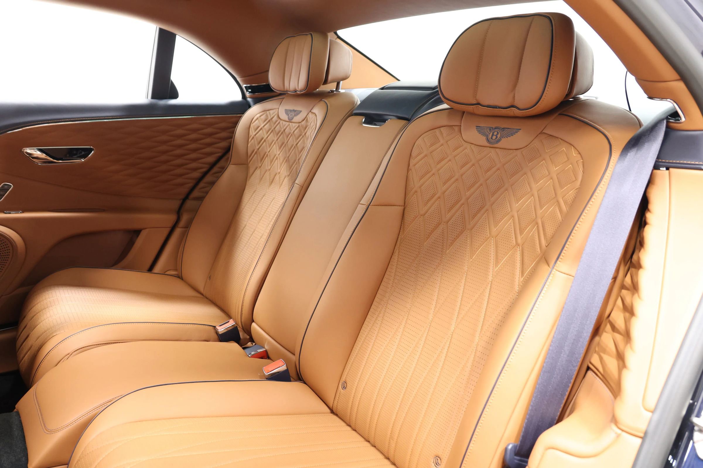Used 2022 Bentley Flying Spur V8 image 3