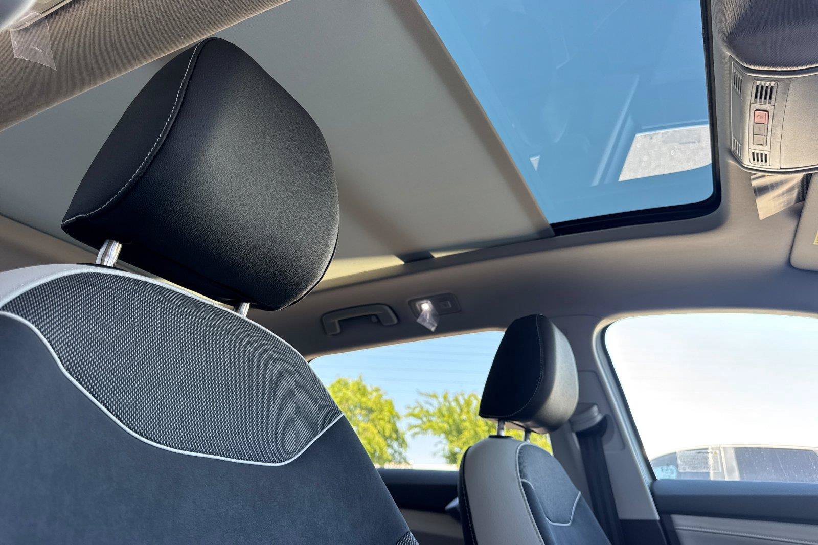New 2026 Volkswagen Taos SE FWD image 16
