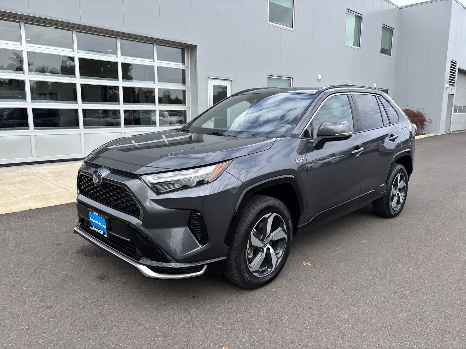 Used 2023 Toyota RAV4 SE w/ Weather & Moonroof Package