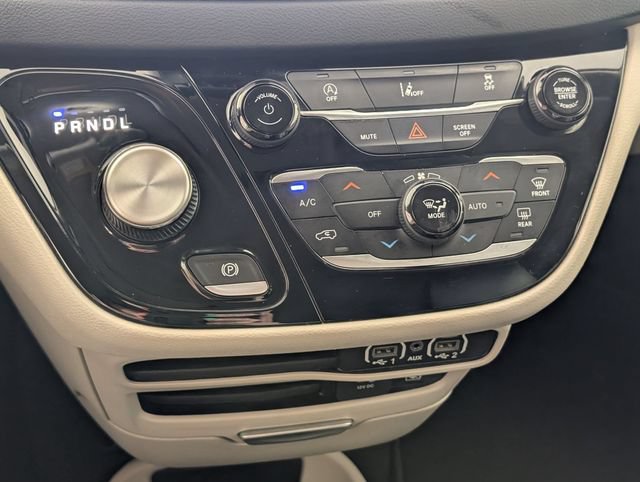Used 2022 Chrysler Pacifica Touring-L FWD image 22