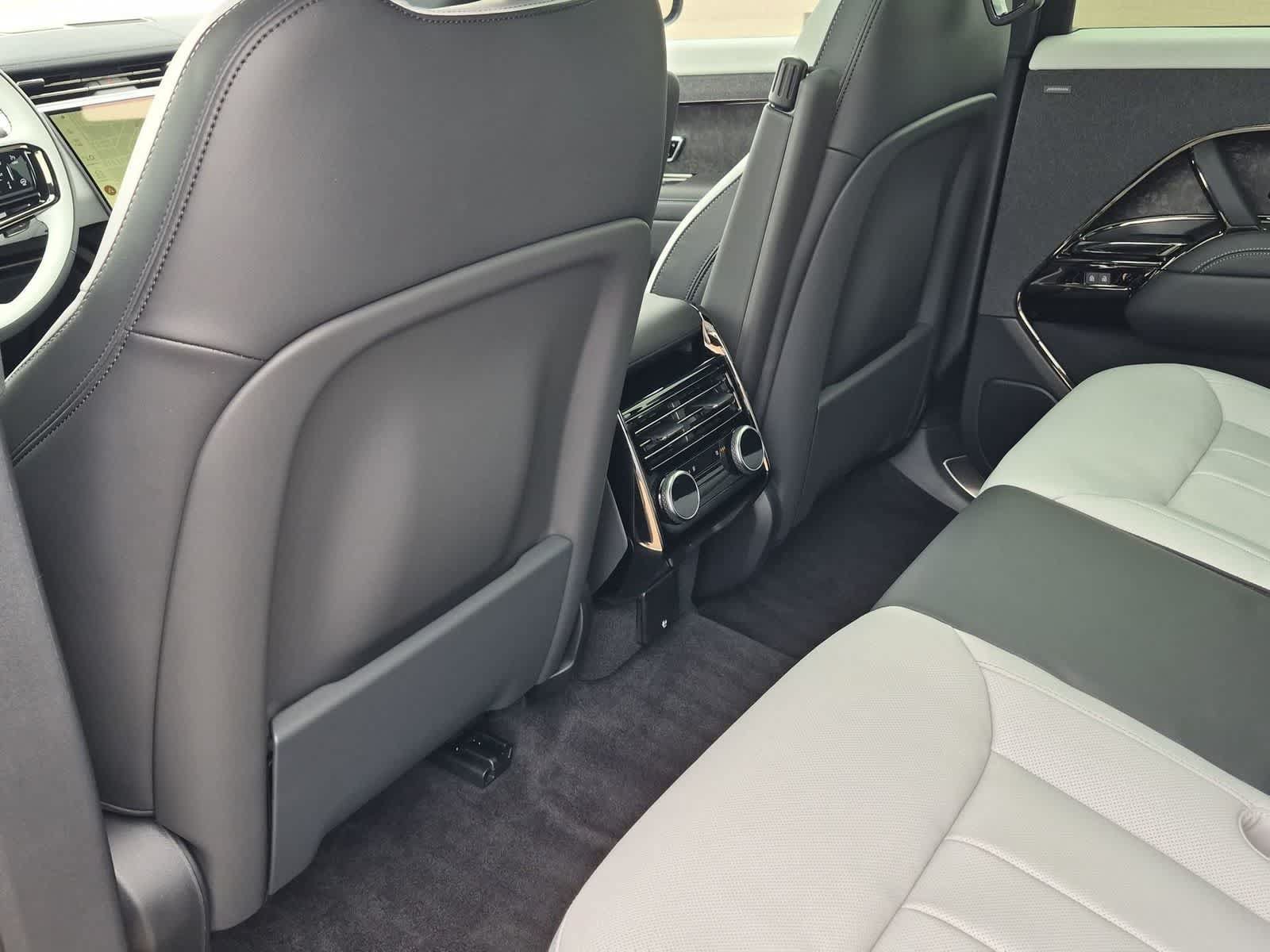 New 2027 Land Rover Range Rover Sport Dynamic SE AWD/4WD image 18