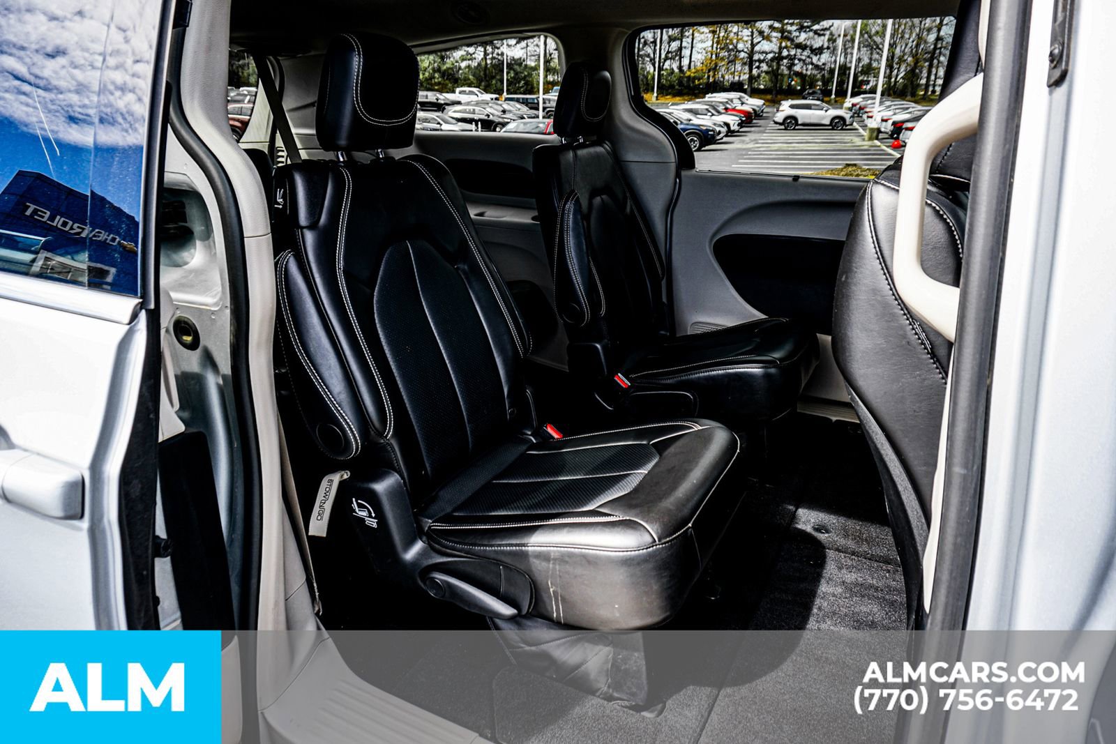 Used 2024 Chrysler Pacifica Touring-L image 25