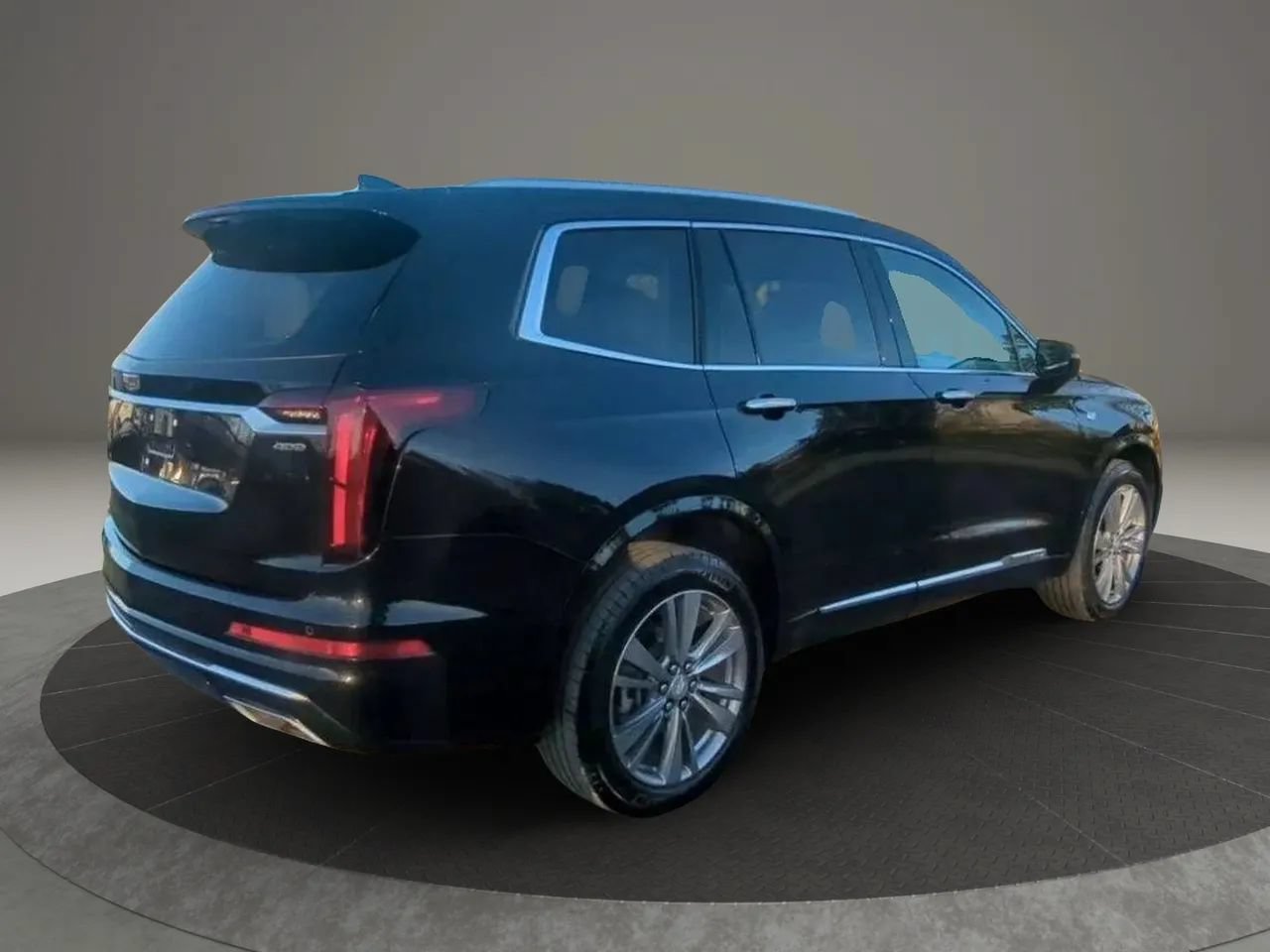 Used 2023 Cadillac XT6 Premium Luxury w/ Technology Package AWD/4WD image 4