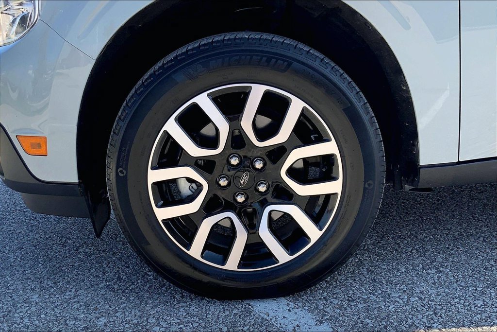 Used 2024 Ford Maverick Lariat w/ 4K Tow Package AWD/4WD image 8